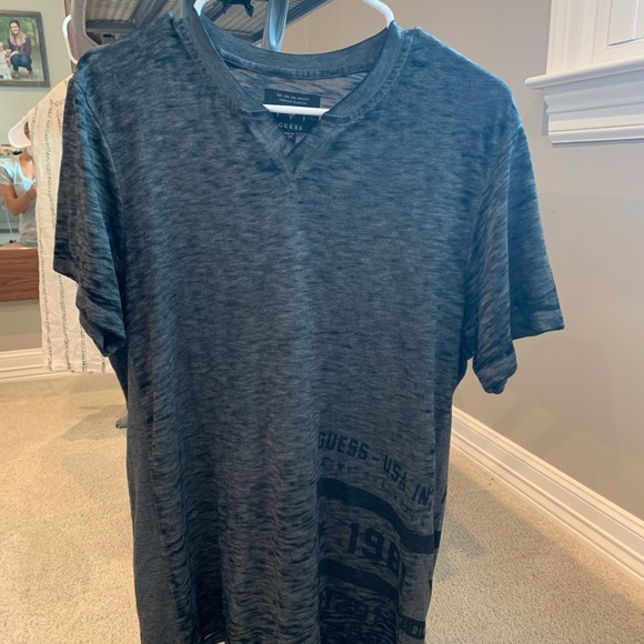 Guess Men’s t shirt - Picture 1 of 1